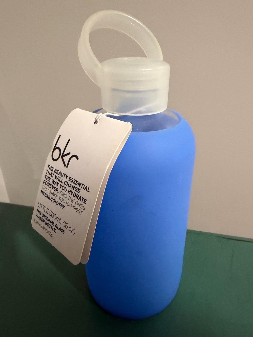 NEW BKR Glass Water Bottle With Blue Silicone Sleeve Romeo Cover 16 oz Handle